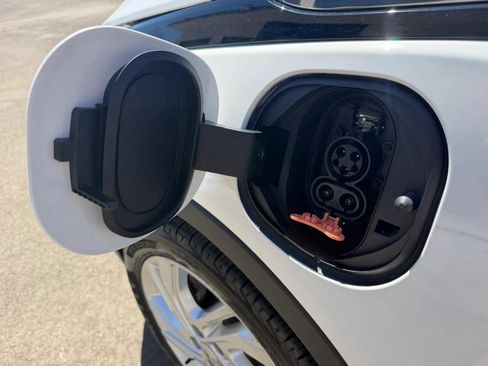 Used 2022 Chevrolet Bolt LT FWD image 36