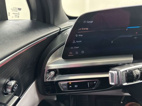 Certified 2025 Cadillac Lyriq Luxury image 37