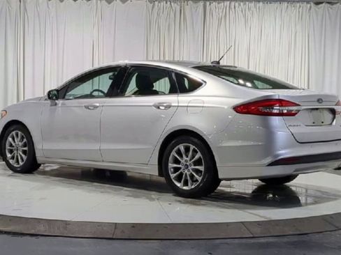 Used 2017 Ford Fusion SE w/ Fusion SE Technology Package image 8
