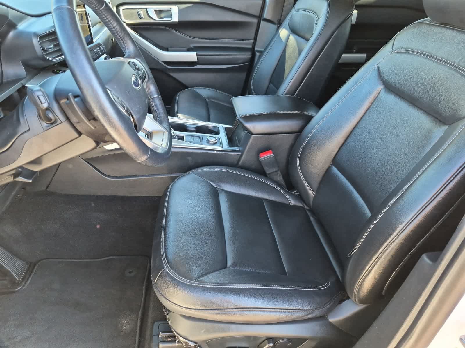 Used 2020 Ford Explorer XLT w/ Equipment Group 202A AWD/4WD image 16