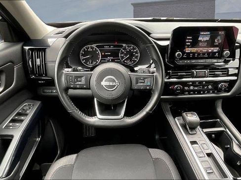 Used 2025 Nissan Pathfinder SV FWD image 8