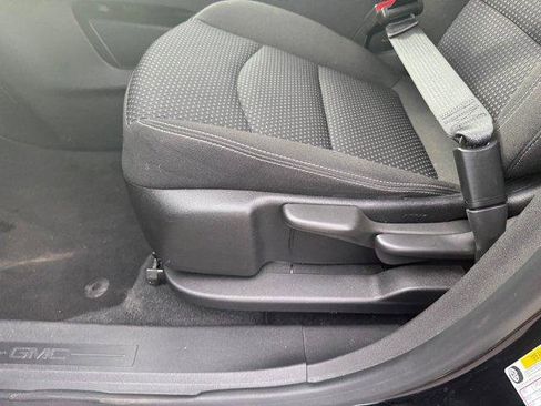 Used 2024 GMC Terrain SLE image 21