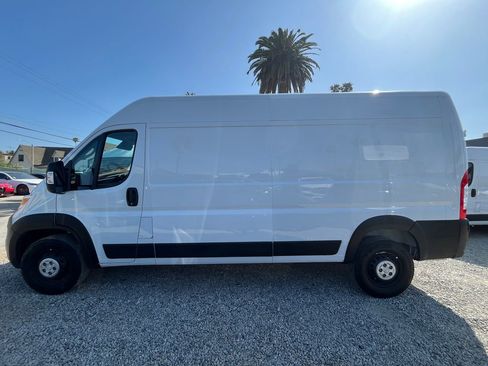 Used 2024 RAM ProMaster 2500 w/ Convenience Group FWD image 11