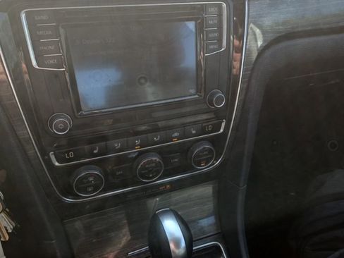 Used 2016 Volkswagen Passat 1.8T SE FWD image 8