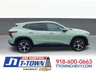 Used 2024 Chevrolet Trax RS FWD image 1