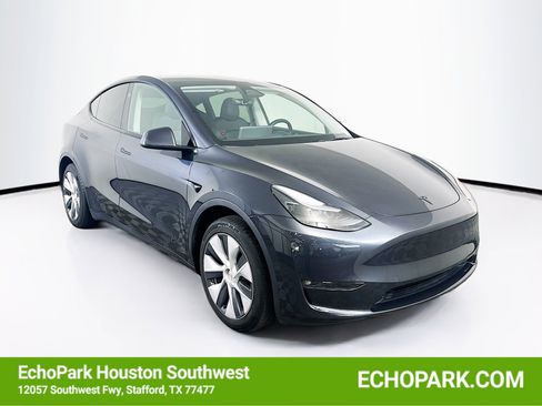 Used 2024 Tesla Model Y Long Range AWD/4WD image 1