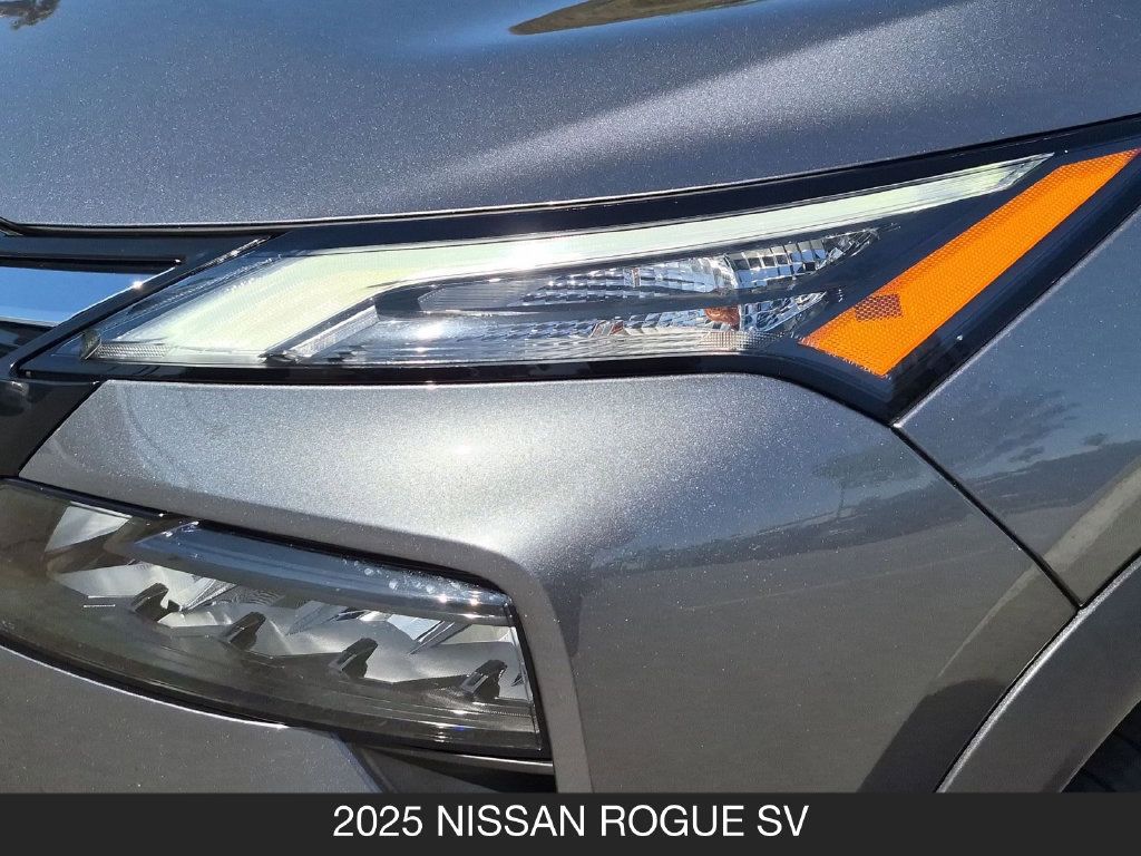 Used 2025 Nissan Rogue SV AWD/4WD image 10