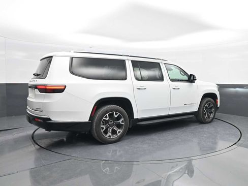 Used 2023 Jeep Wagoneer L Series III w/ Preferred Equipment Group image 8