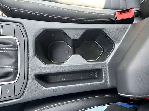 Used 2025 Volkswagen Jetta SE FWD image 34