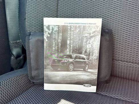 Used 2016 Ford Explorer XLT AWD/4WD image 36