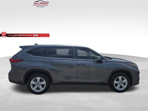 Used 2023 Toyota Highlander L FWD image 2