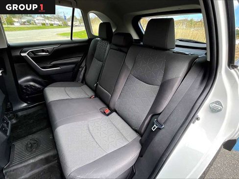 Used 2023 Toyota RAV4 AWD Hybrid image 21