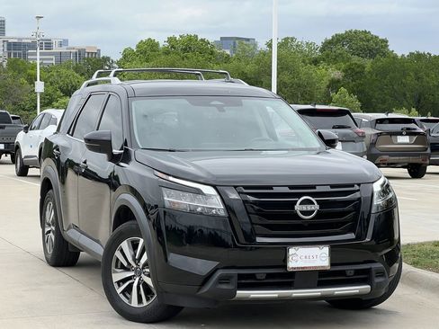 Used 2023 Nissan Pathfinder SL w/ Black Appearance Package FWD image 2