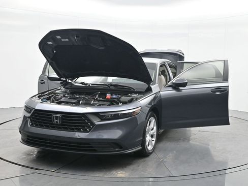 Used 2025 Honda Accord LX image 41