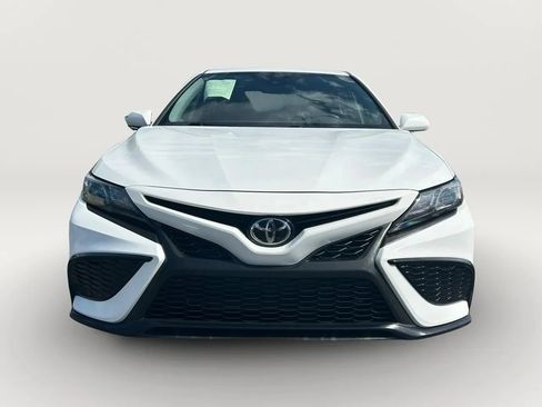 Used 2022 Toyota Camry SE FWD image 2