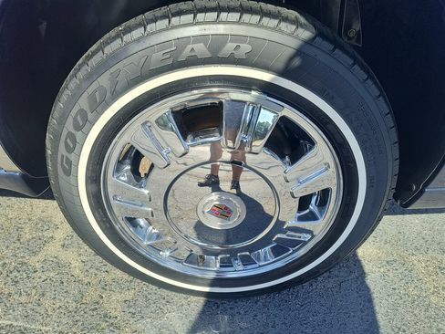 Used 2010 Cadillac DTS Limousine image 10