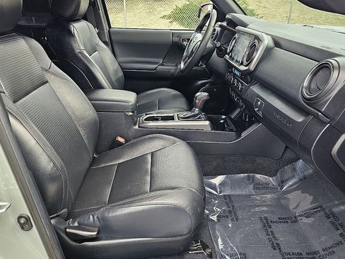 Used 2022 Toyota Tacoma TRD Off-Road w/ TRD Premium Off Road Package AWD/4WD image 17