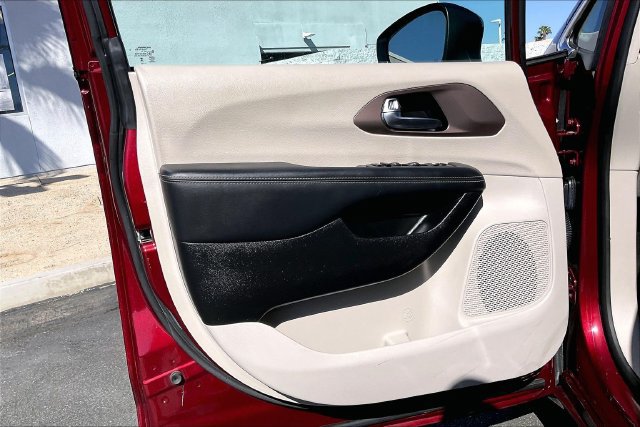 Used 2023 Chrysler Voyager LX FWD image 22