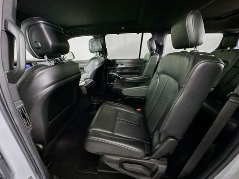 Used 2022 Jeep Wagoneer Series III w/ Premium Group I RWD image 29