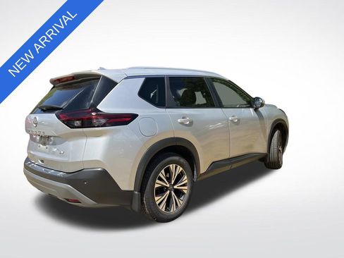 Used 2022 Nissan Rogue SV w/ SV Premium Package FWD image 3