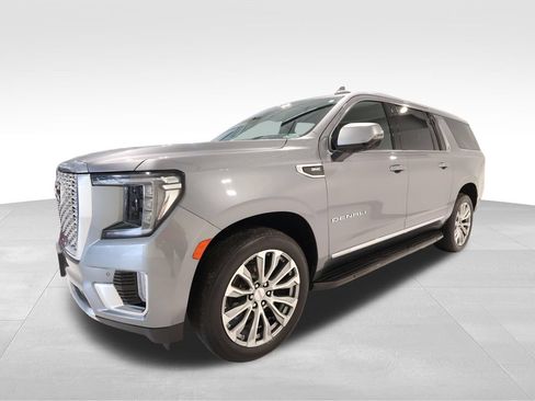 Used 2022 GMC Yukon XL Denali AWD/4WD image 8