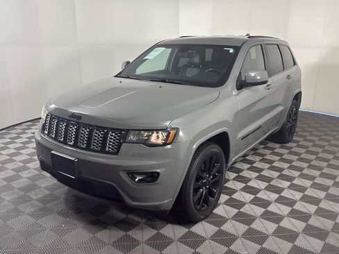 Used 2020 Jeep Grand Cherokee Altitude image 1