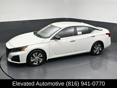 Used 2025 Nissan Altima 2.5 S FWD image 24