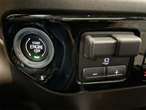 Used 2023 GMC Sierra 1500 SLT w/ SLT Premium Plus Package image 24