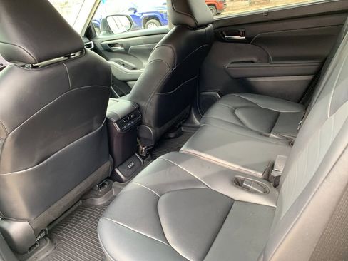 Used 2024 Toyota Highlander XLE image 14