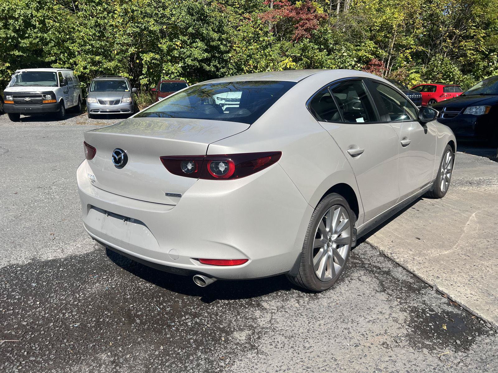 Used 2023 MAZDA MAZDA3 s FWD image 3