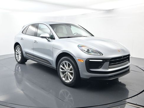 Used 2022 Porsche Macan image 17