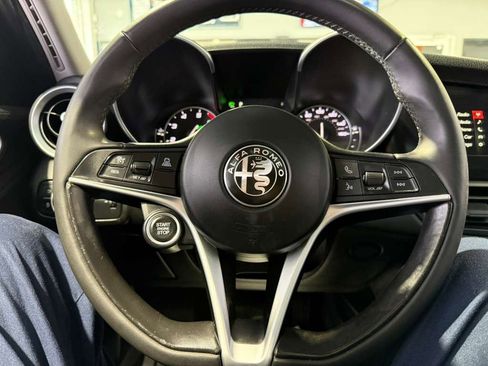 Used 2017 Alfa Romeo Giulia RWD image 10