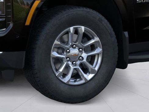 New 2026 Chevrolet Suburban LT image 9