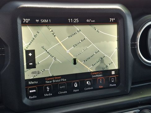 Used 2018 Jeep Wrangler Unlimited Sahara image 16