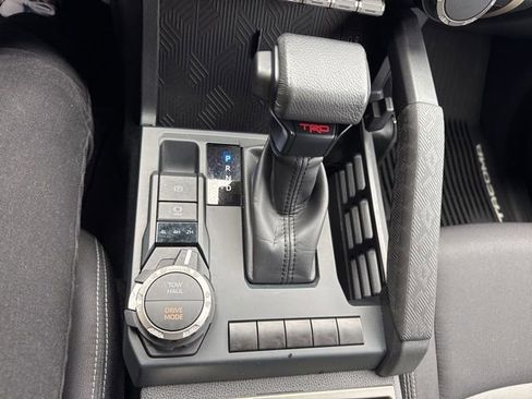 Used 2025 Toyota Tacoma TRD Sport AWD/4WD image 18