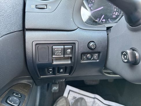 Used 2013 Lexus IS 250C w/ Luxury Pkg image 17