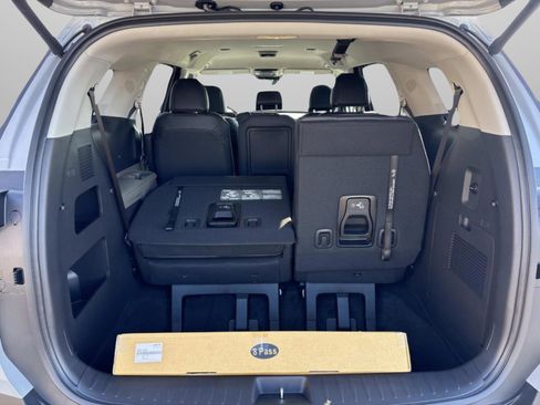 New 2026 Kia Carnival EX image 12