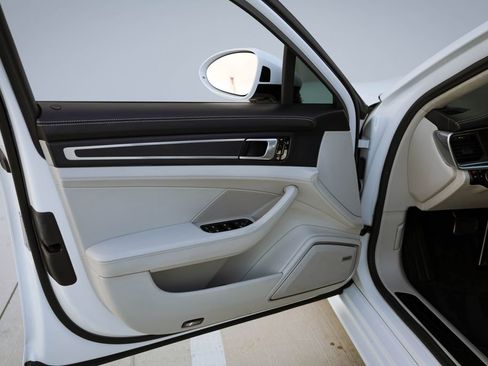 Used 2019 Porsche Panamera GTS w/ Premium Package Plus image 16