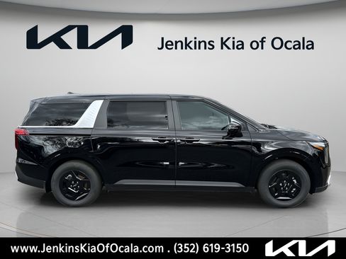 New 2026 Kia Carnival FWD image 2