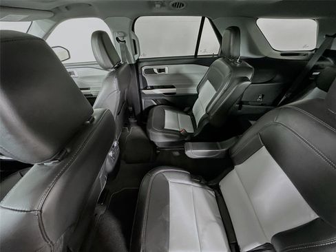 Used 2022 Ford Explorer XLT w/ Equipment Group 202A image 20