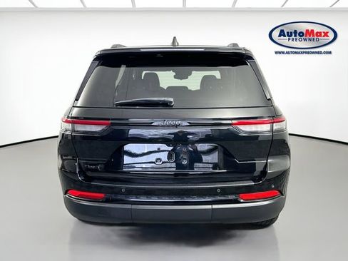 Used 2023 Jeep Grand Cherokee Altitude AWD/4WD image 8