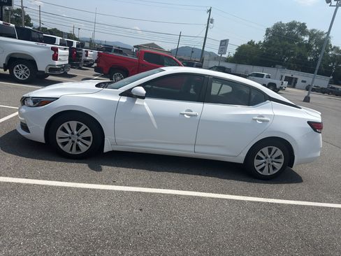 Used 2022 Nissan Sentra S w/ Electronics Package FWD image 2