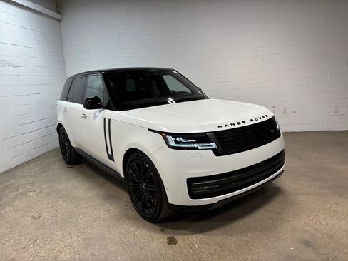 Used 2023 Land Rover Range Rover SE image 4