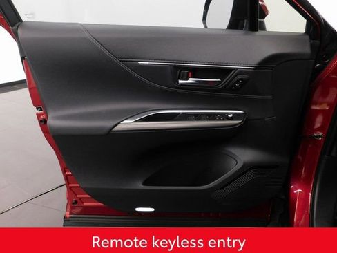 Used 2024 Toyota Venza Limited image 21
