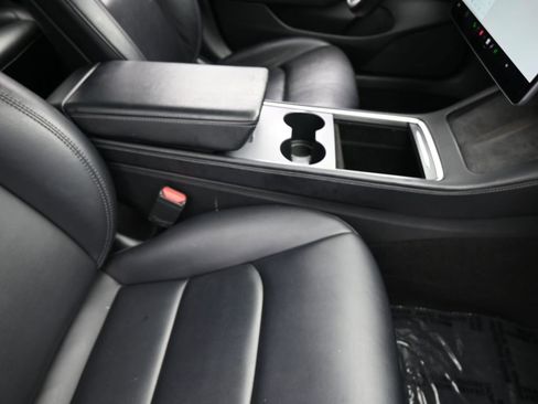 Used 2022 Tesla Model 3 Standard Range image 41