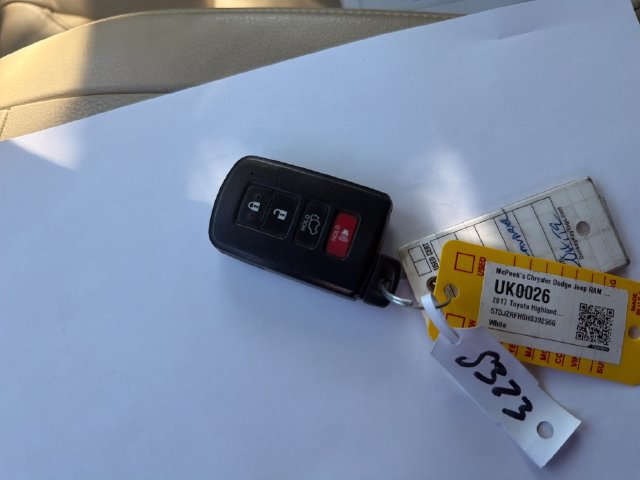 Used 2017 Toyota Highlander XLE AWD/4WD image 22
