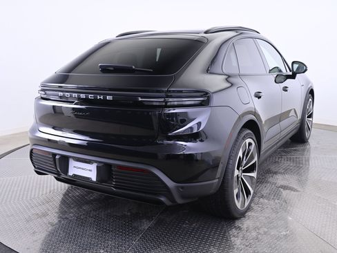 Used 2025 Porsche Macan 4 Electric AWD/4WD image 7