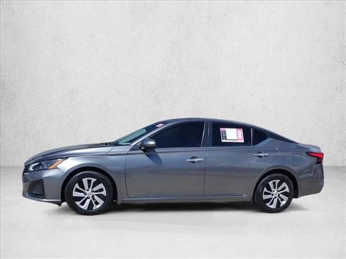 Used 2023 Nissan Altima 2.5 S FWD image 2