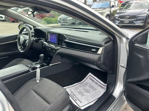 Used 2025 Toyota Camry LE FWD image 10