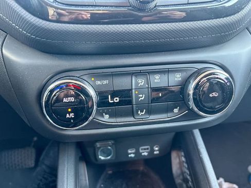 Used 2023 Chevrolet TrailBlazer LT w/ Convenience Package image 23